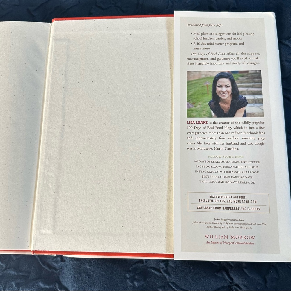 White and Red Cookbook Collection for Culinary Enthusiasts - Picture 6 of 8